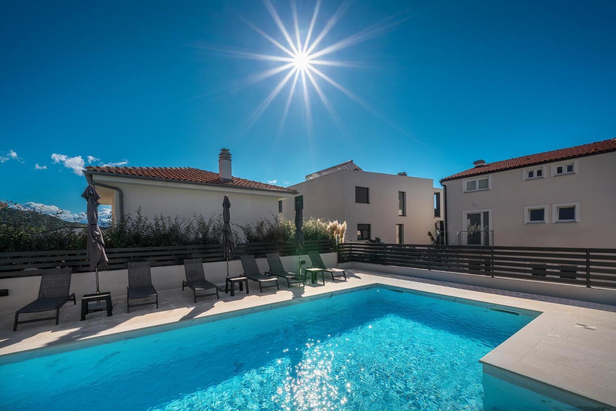 Poolside Apartments Anabella Башка Экстерьер фото