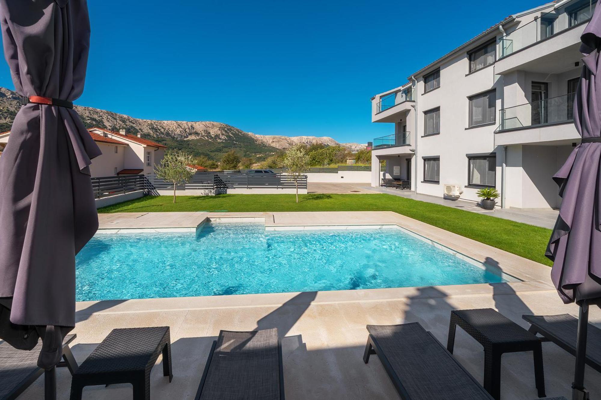 Poolside Apartments Anabella Башка Экстерьер фото