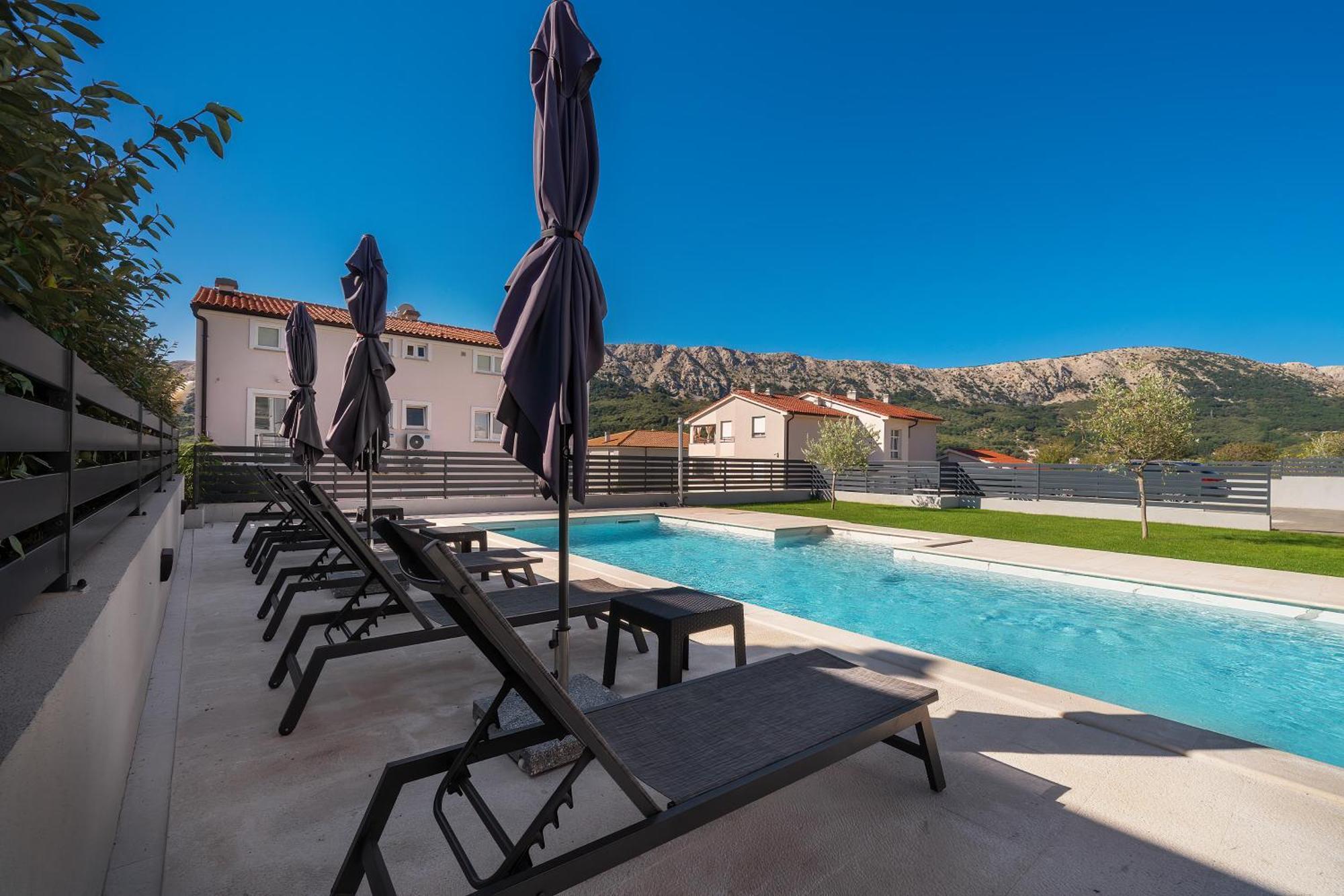 Poolside Apartments Anabella Башка Экстерьер фото